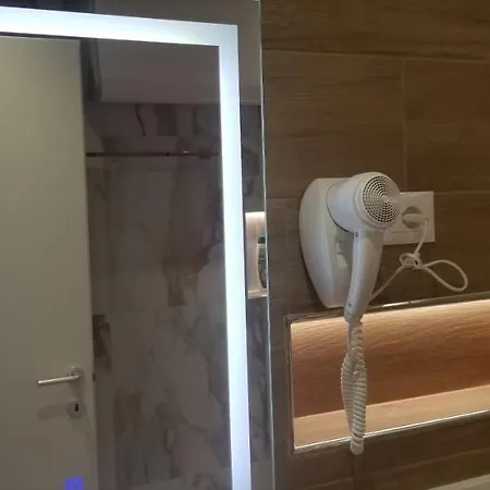 White Тирана